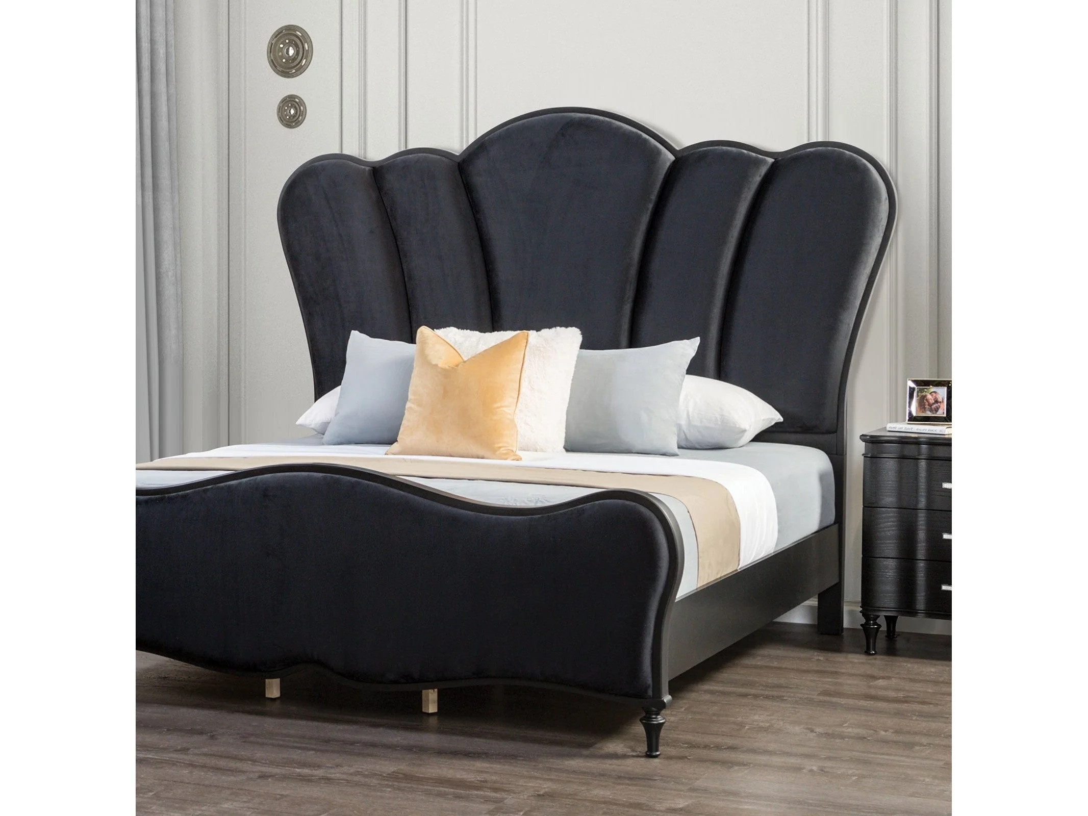 Eleanora Black Queen Bed
