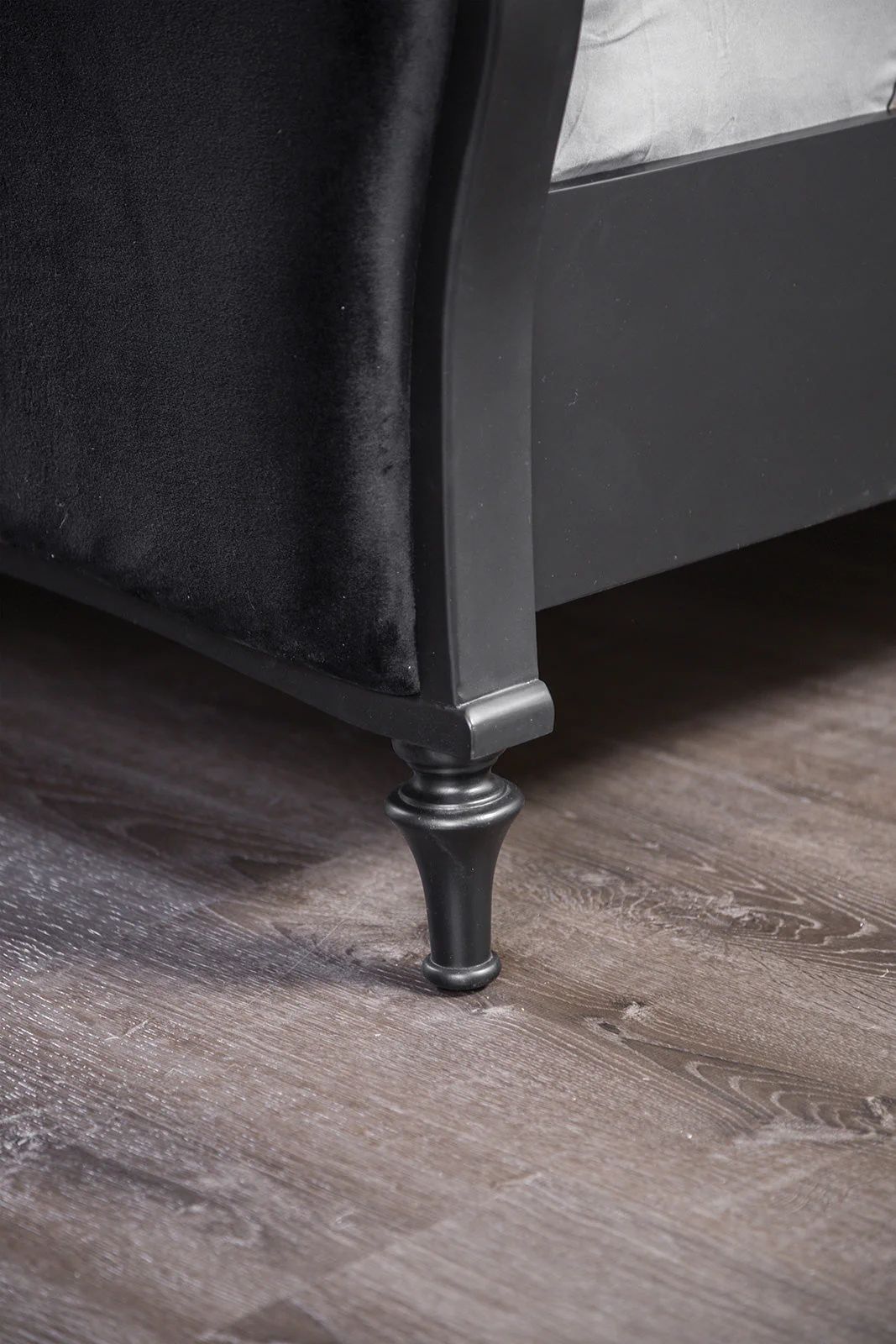 Eleanora Black Queen Bed - Image 2