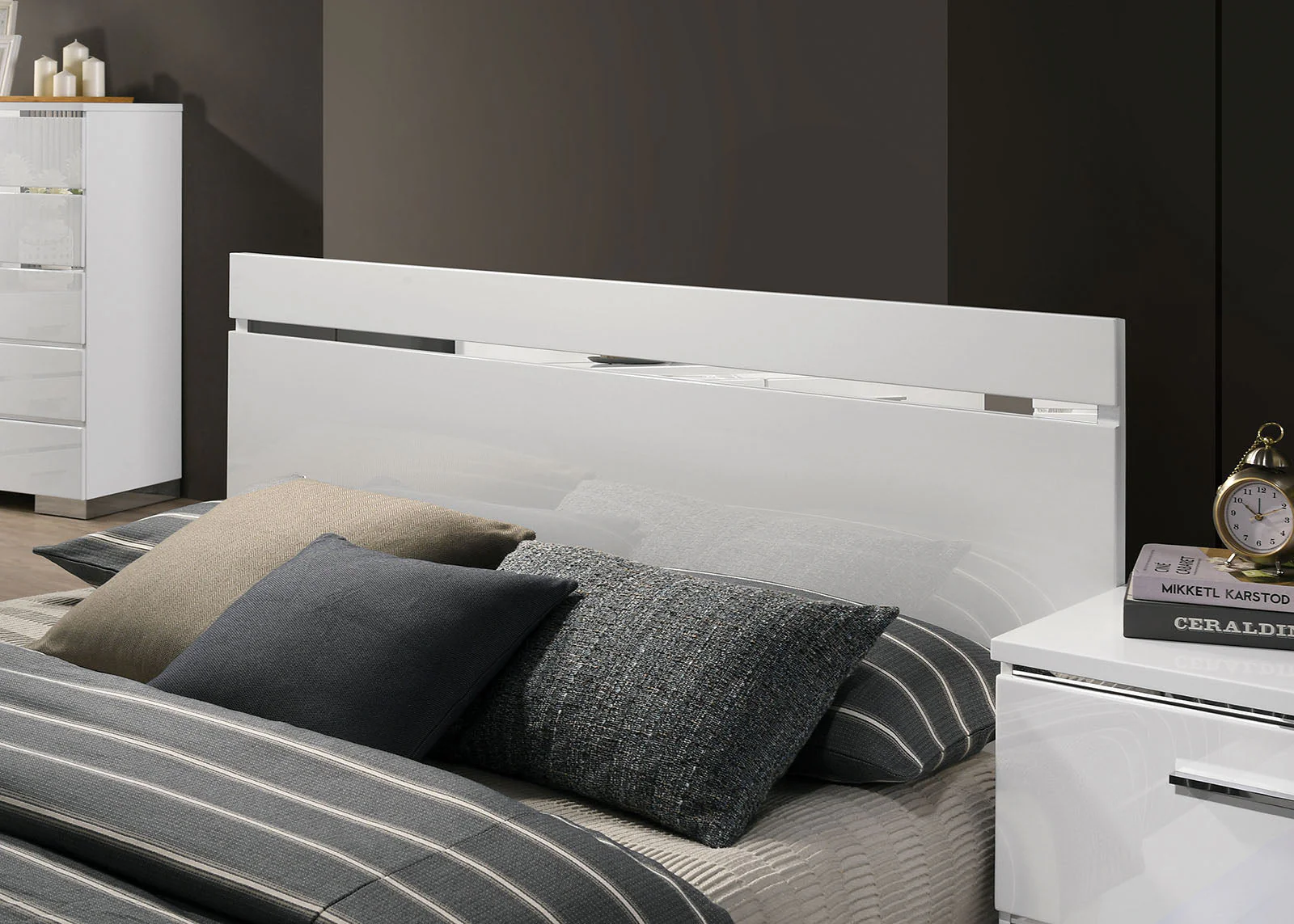 Erlach White/Chrome 4 Pc. Queen Bedroom Set - Image 2