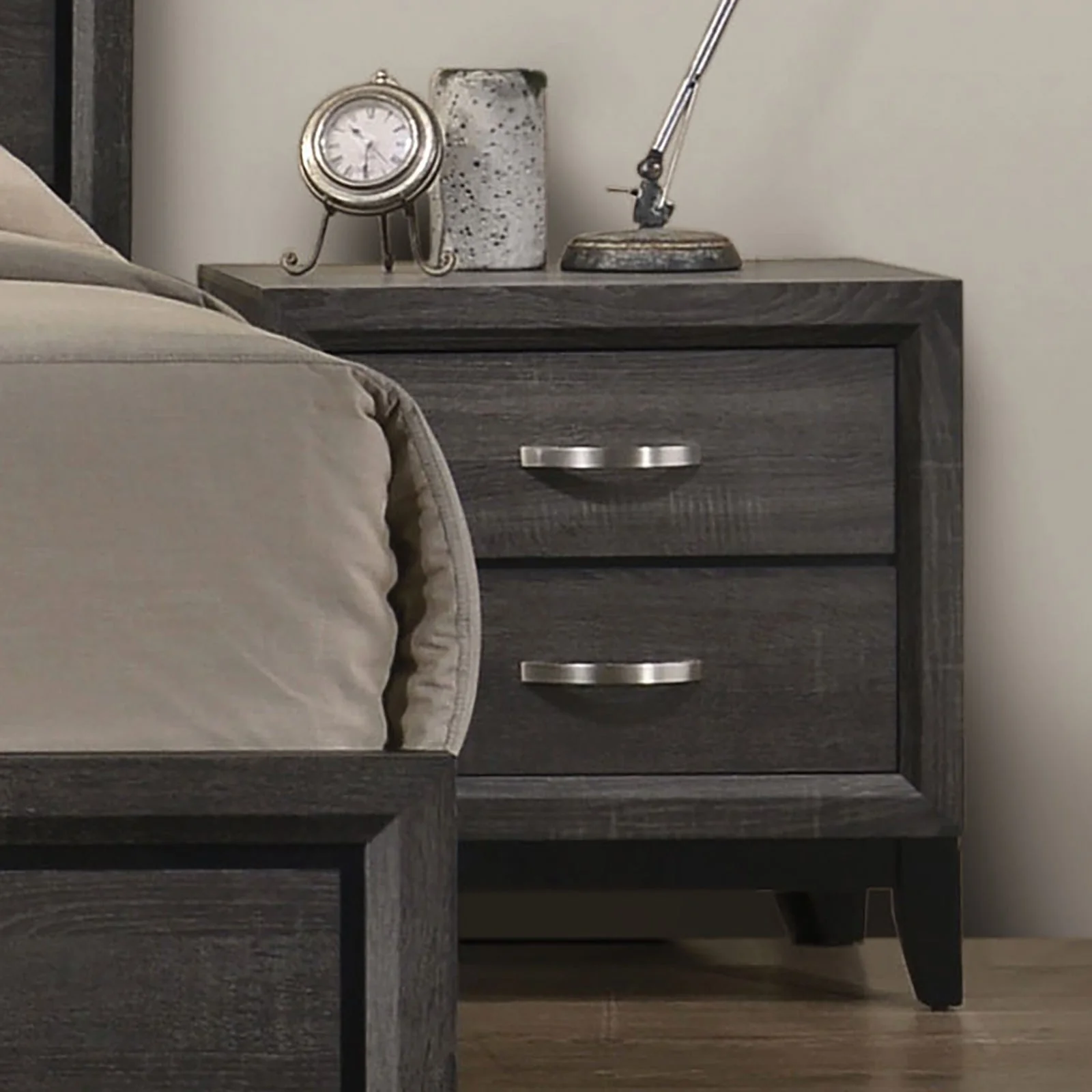 Errico Gray 5 Pc. Queen Bedroom Set w/ Chest - Image 6
