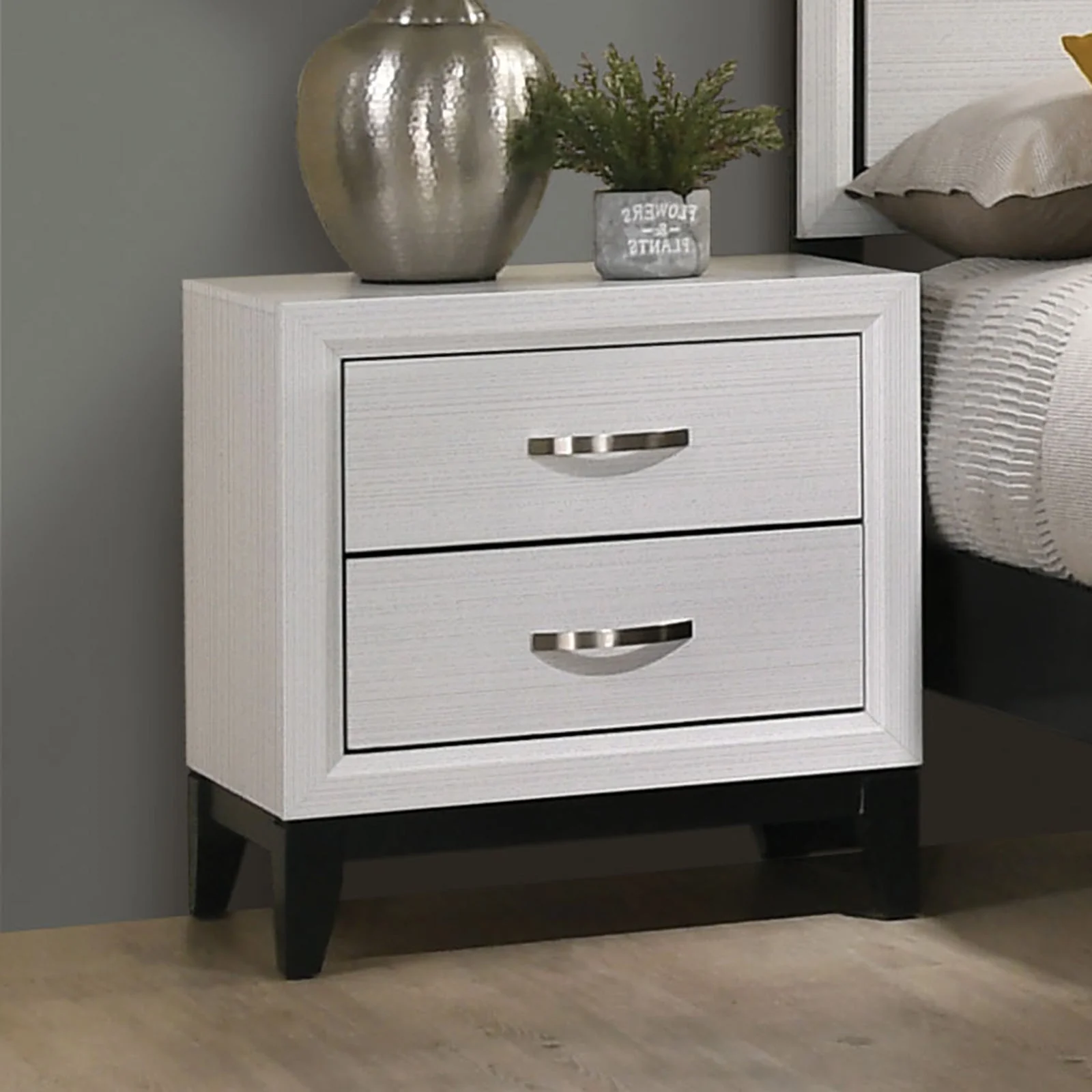 Errico White 5 Pc. Queen Bedroom Set w/ 2NS - Image 6