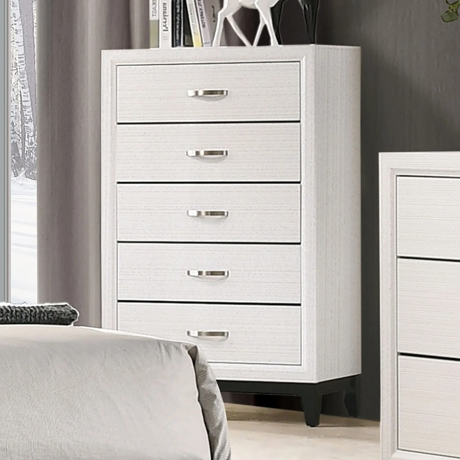 Errico White 5 Pc. Queen Bedroom Set w/ Chest - Image 4