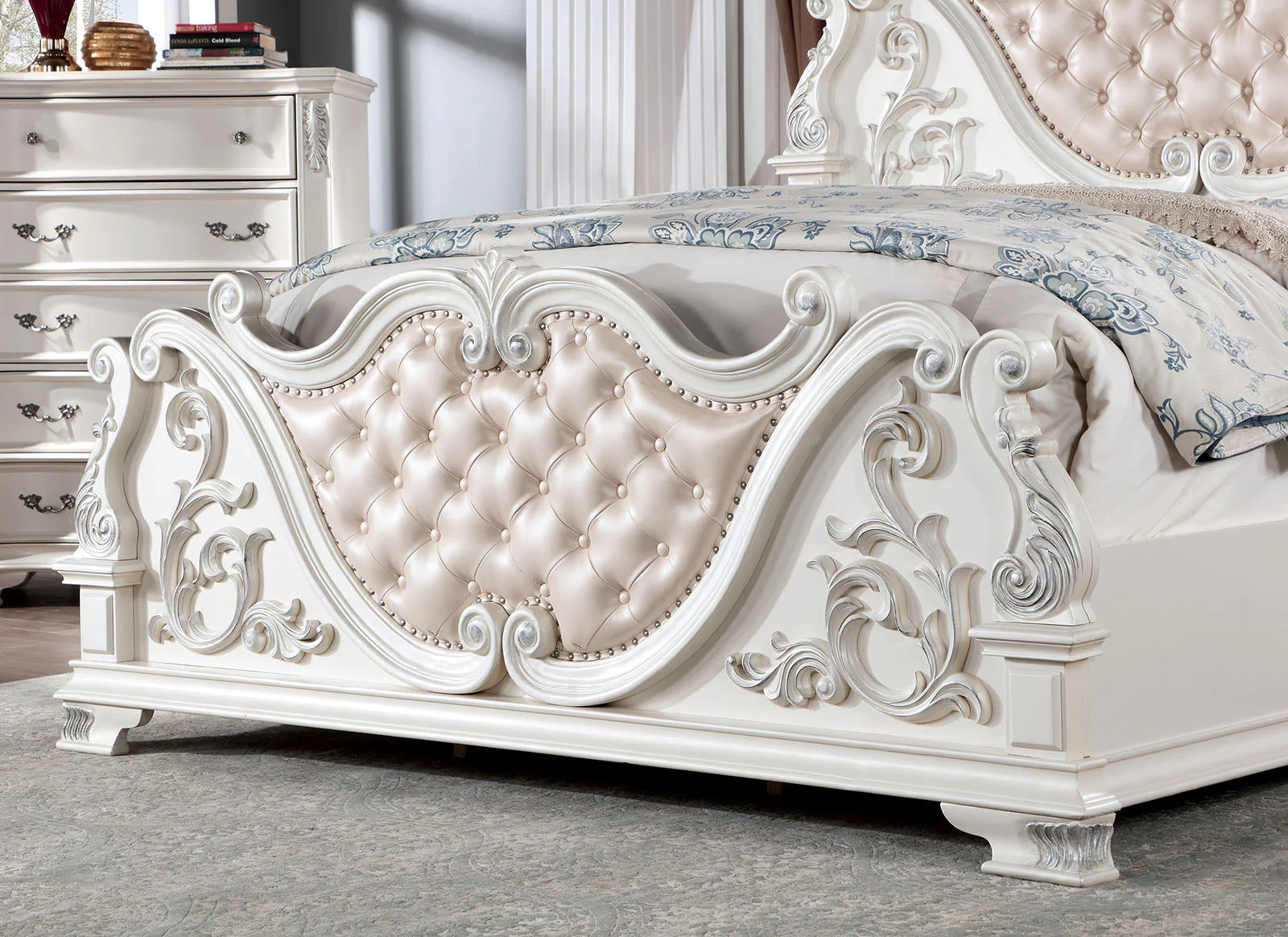 Esparanza Pearl White 5 Pc. Queen Bedroom Set w/ Chest - Image 4
