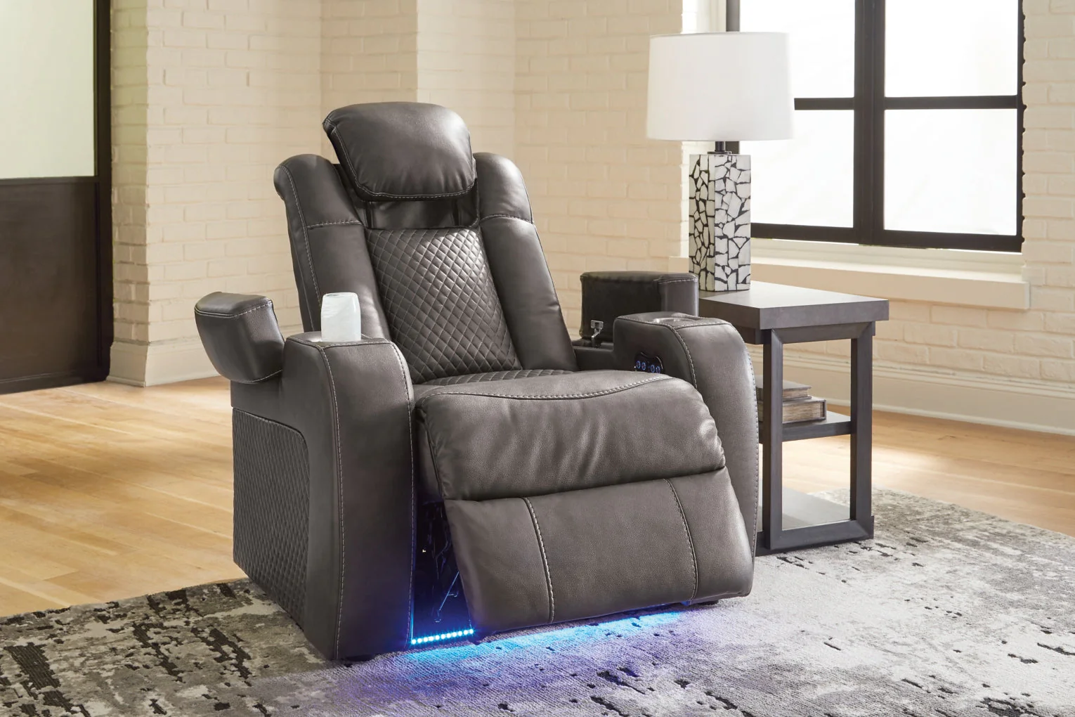 Fyne-Dyme Power Recliner/Adjustable Headrest - Image 7