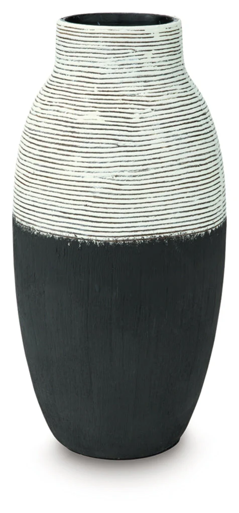 Girtha Vase - Image 2