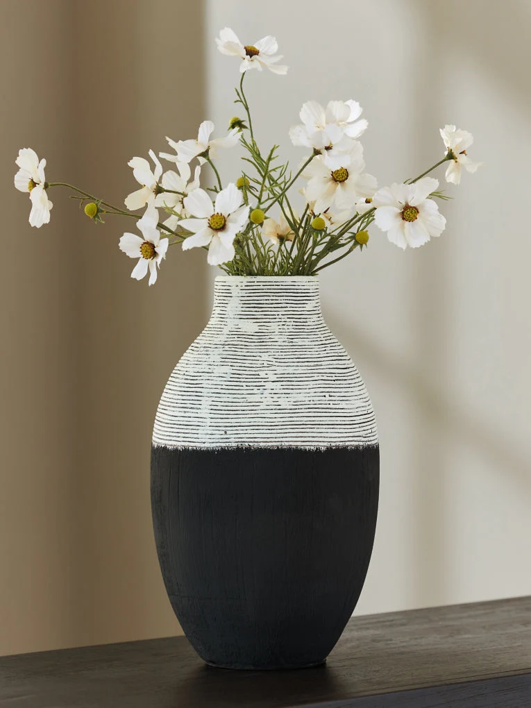 Girtha Vase - Image 3
