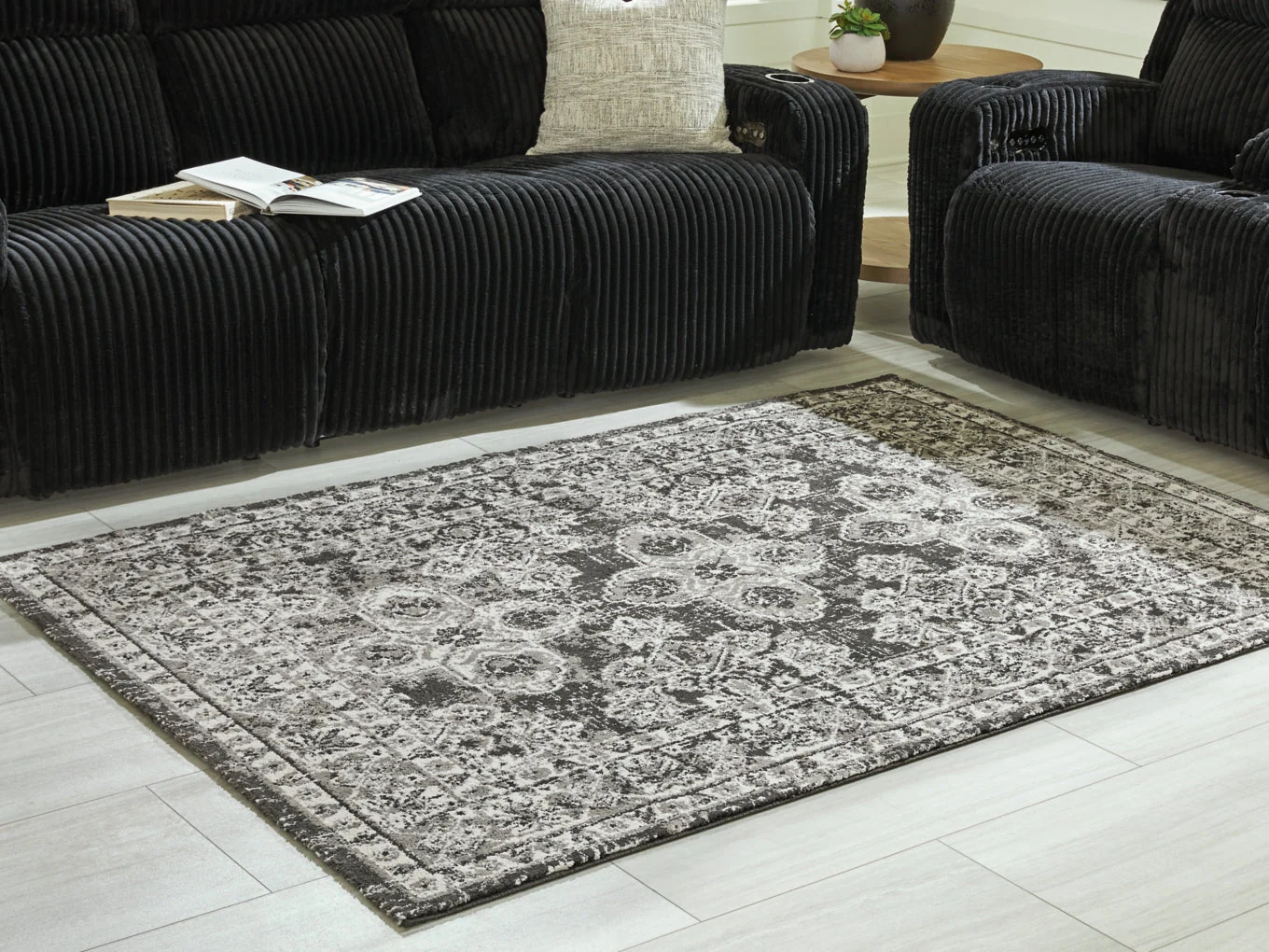 Glennisman Rug - Image 2