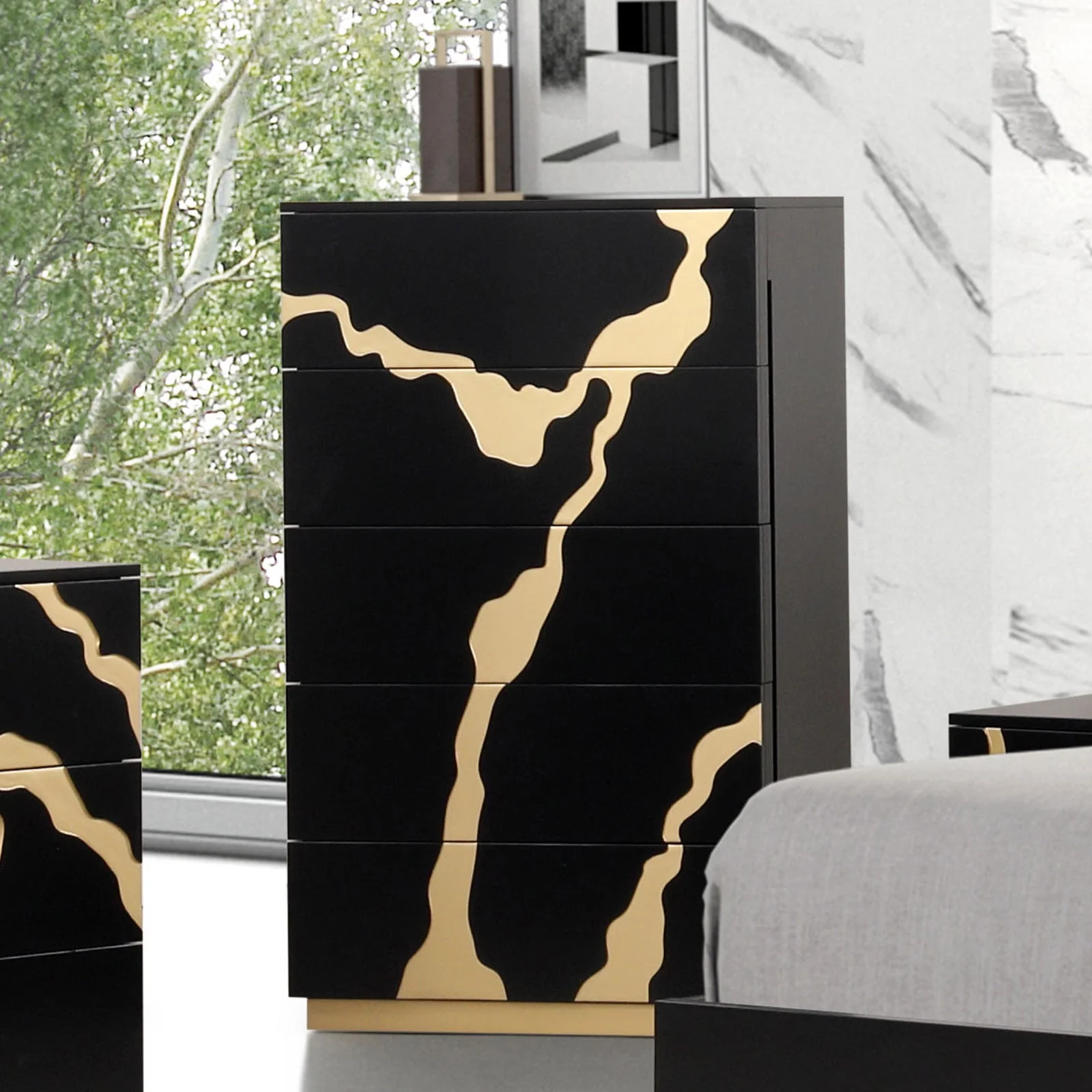 Goldsberg Black/Gold Chest - Image 2