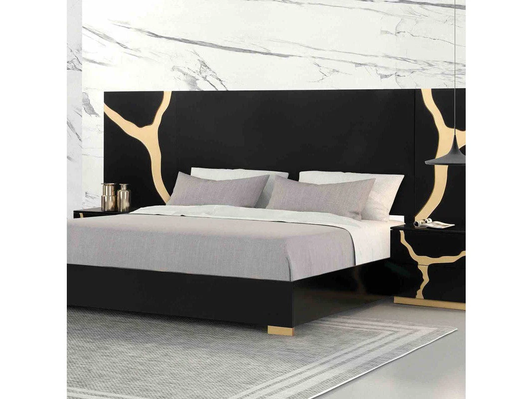 Goldsberg Black/Gold E.King Panel Bed w/ Extended Panel