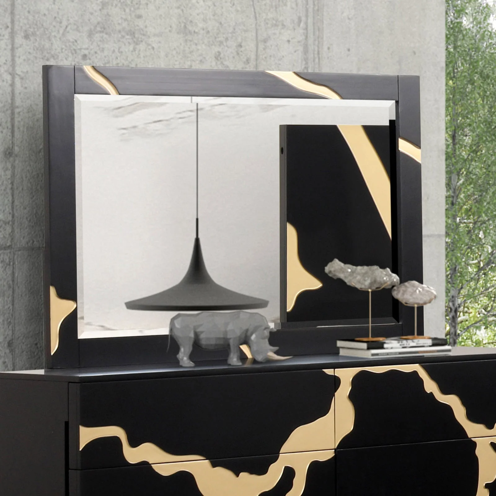 Goldsberg Black/Gold Queen 5 Piece Bedroom Set w/Chest - Image 5