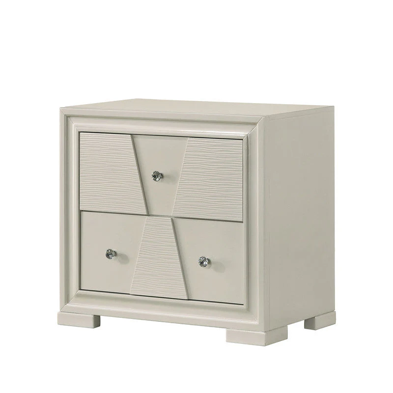 Holsted White 5 Pc. Queen Bedroom Set w/ Chest - Image 4