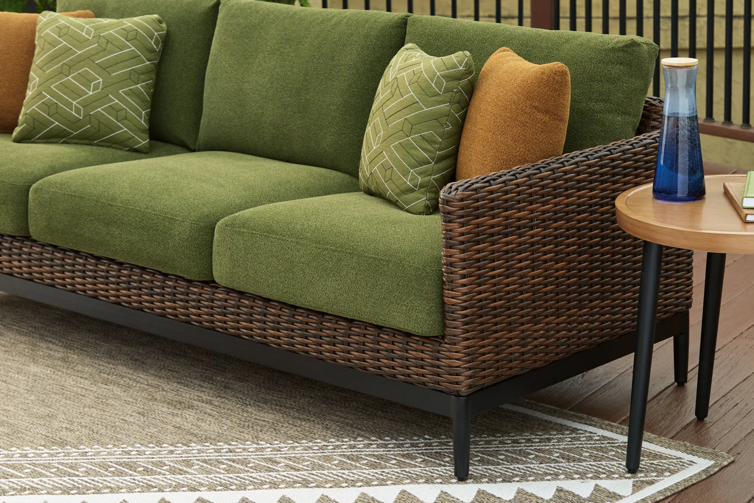 Horizon Hall Outdoor Seating - Image 23