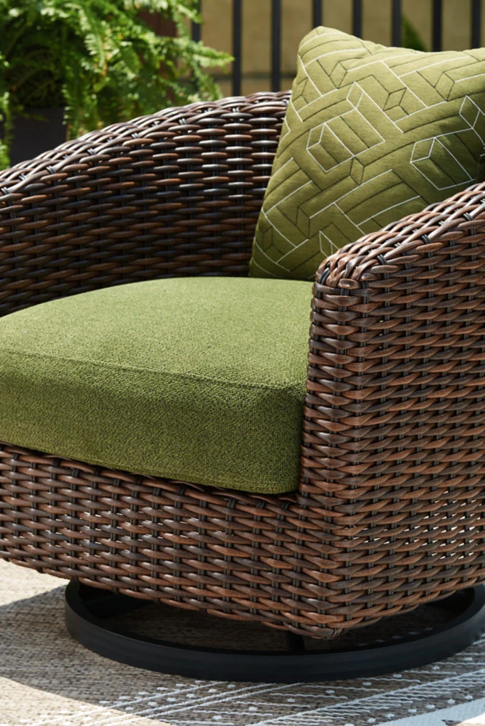Horizon Hall Outdoor Seating - Image 25