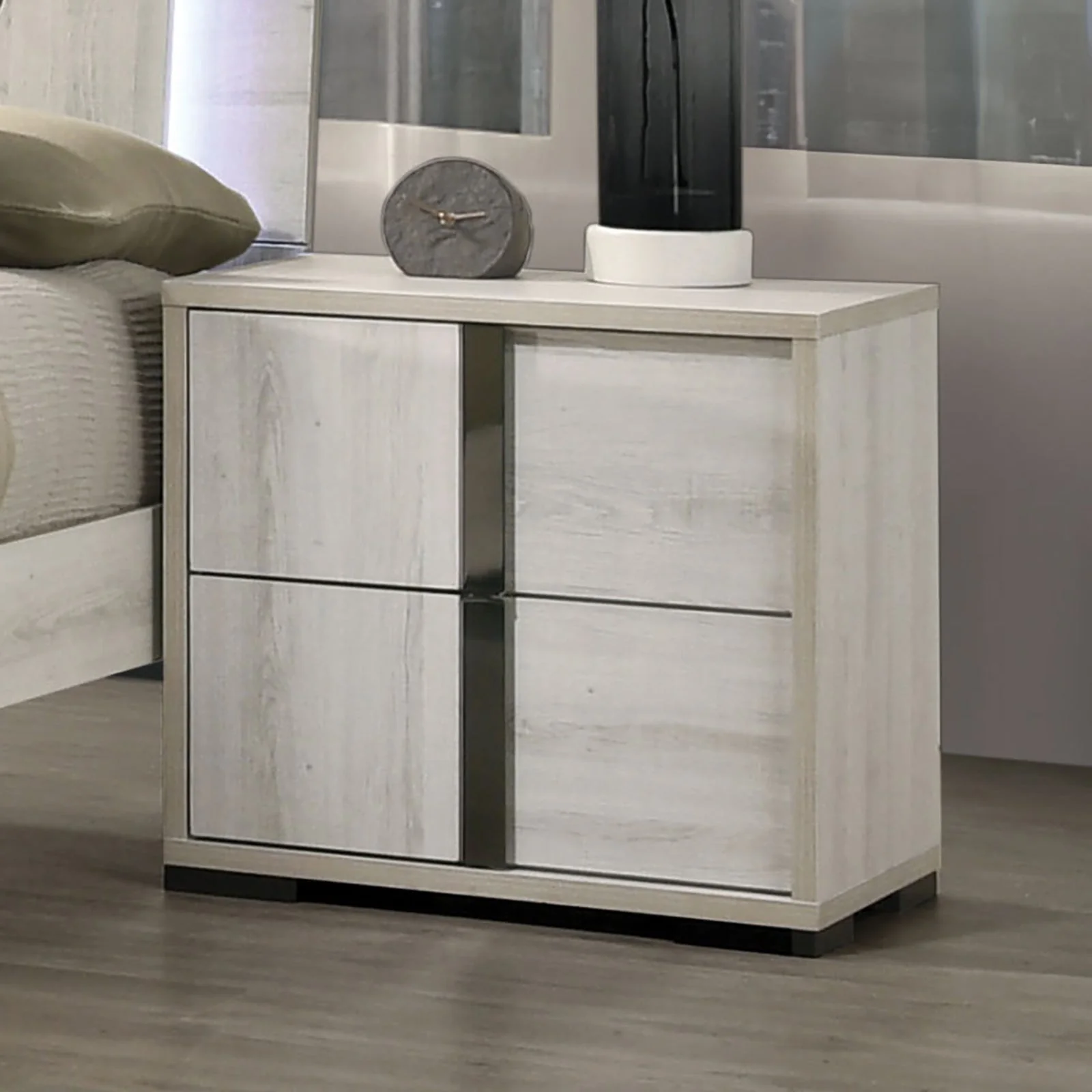 Horten Whitewash Queen 5 Piece Bedroom Set w/2 Nightstands - Image 3