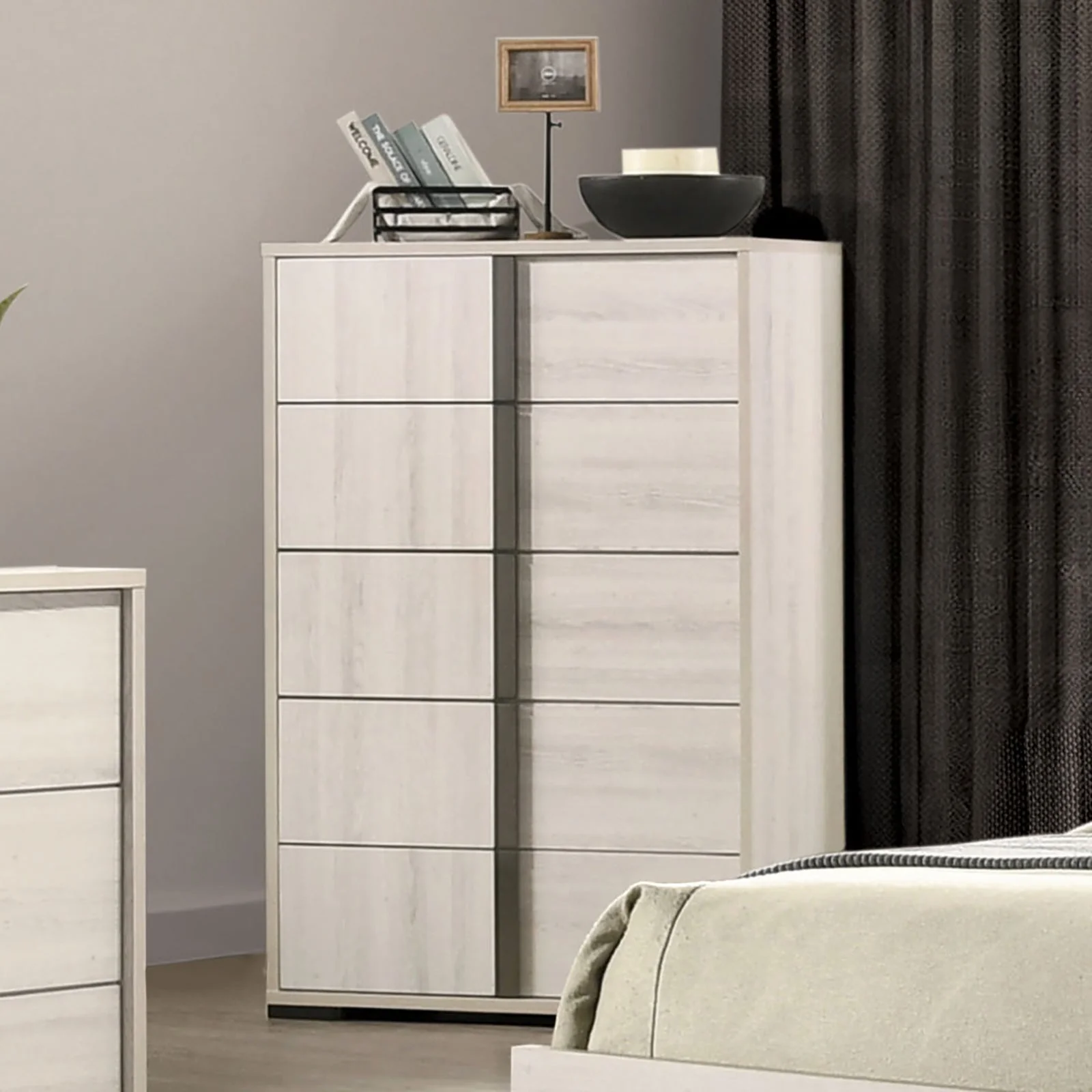Horten Whitewash Queen 5 Piece Bedroom Set w/Chest - Image 3