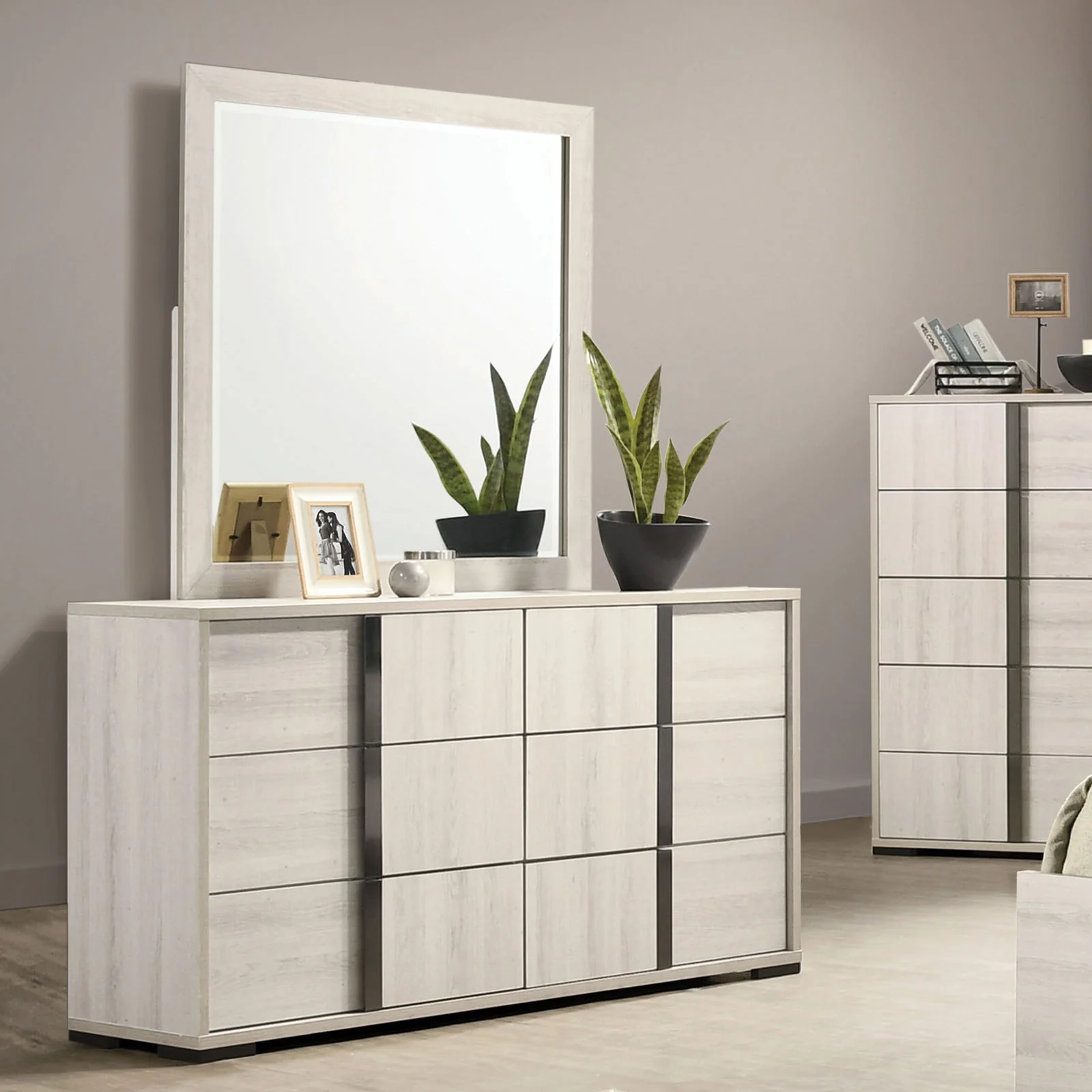 Horten Whitewash Queen 5 Piece Bedroom Set w/Chest - Image 6