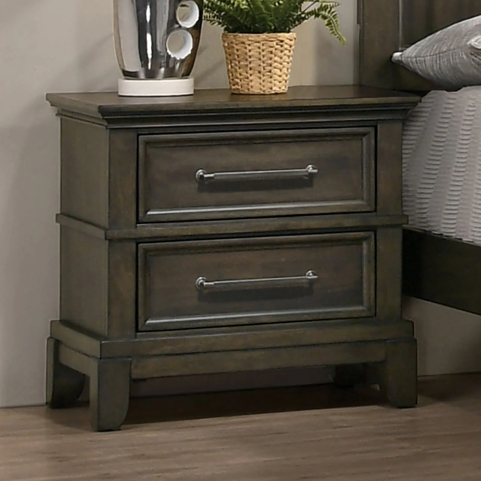 Houston Gray 5 Pc. Queen Bedroom Set w/ Chest - Image 7