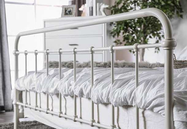 Iria Vintage White California King Bed - Image 3