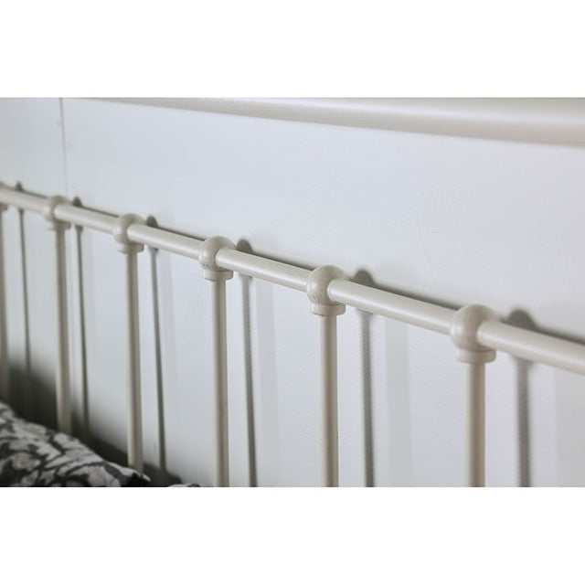 Iria Vintage White California King Bed - Image 6