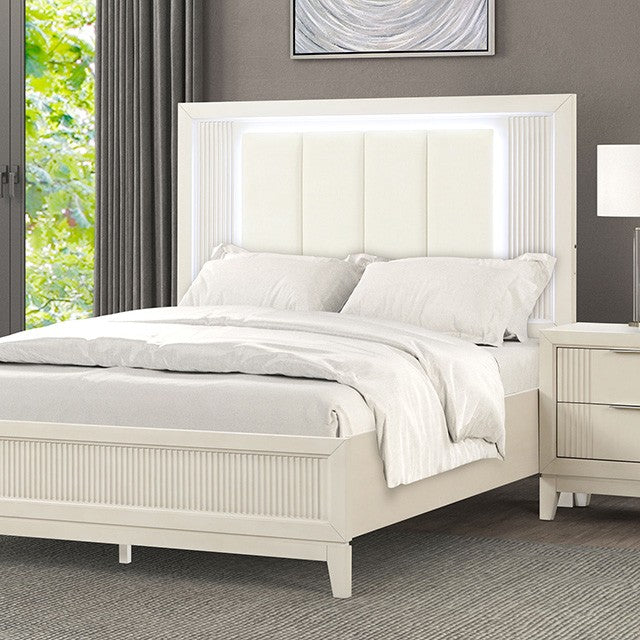 Isadore White Queen 5 Piece Bedroom Set w/2 Nightstands - Image 2