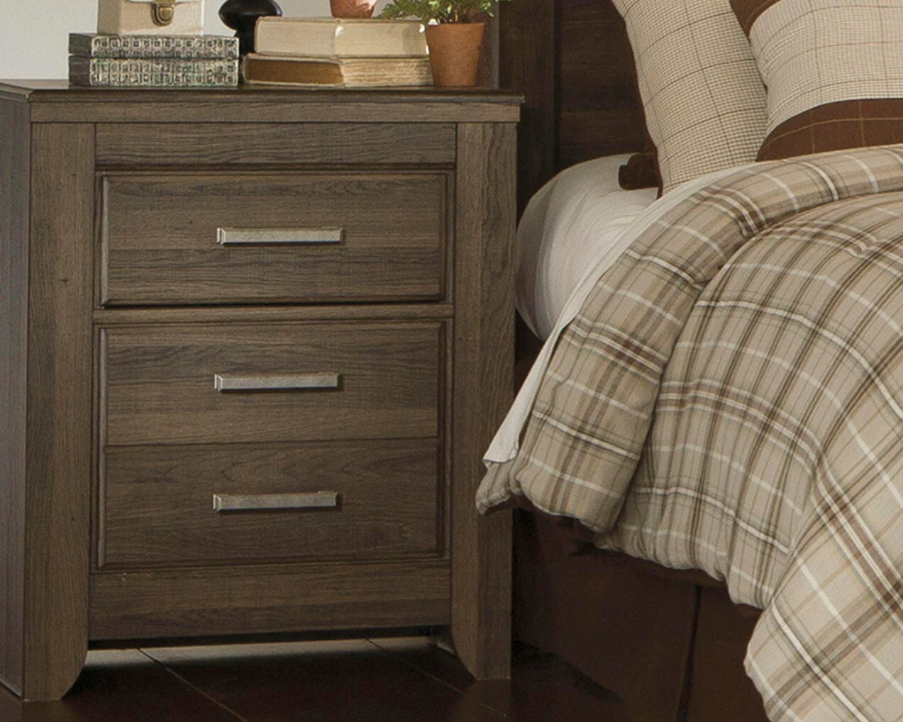 Juararo Poster Bed Bedroom Set - Image 18