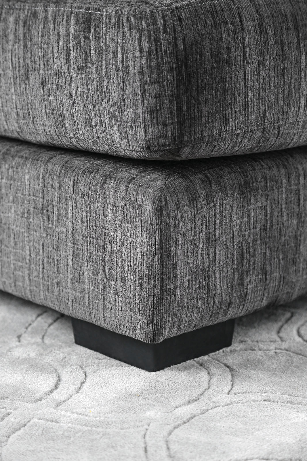 Kaylee Gray U-Shaped Sectional w/ Ottoman Right Chaise - Image 4