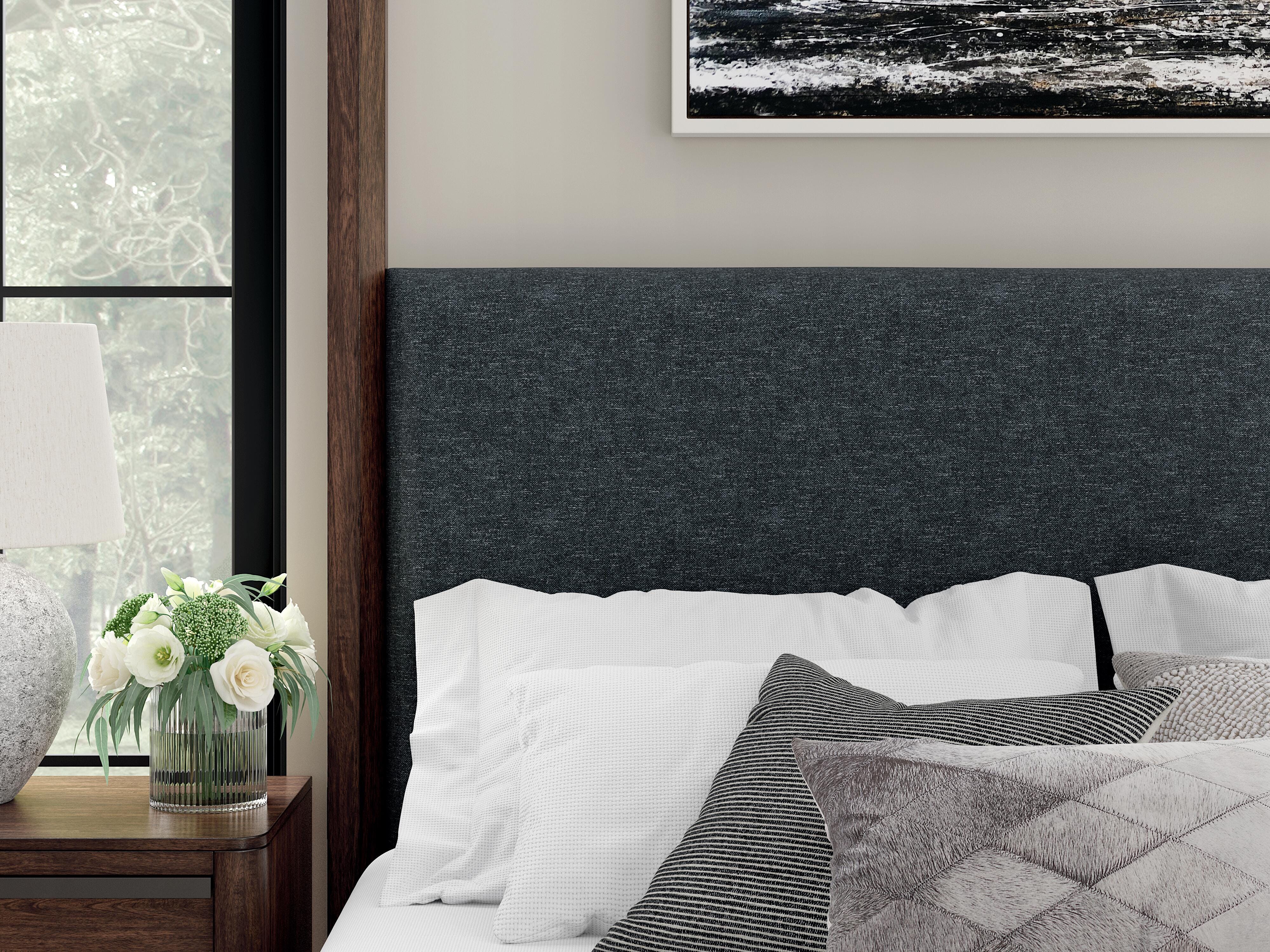 Kendamor Canopy Bed - Image 9