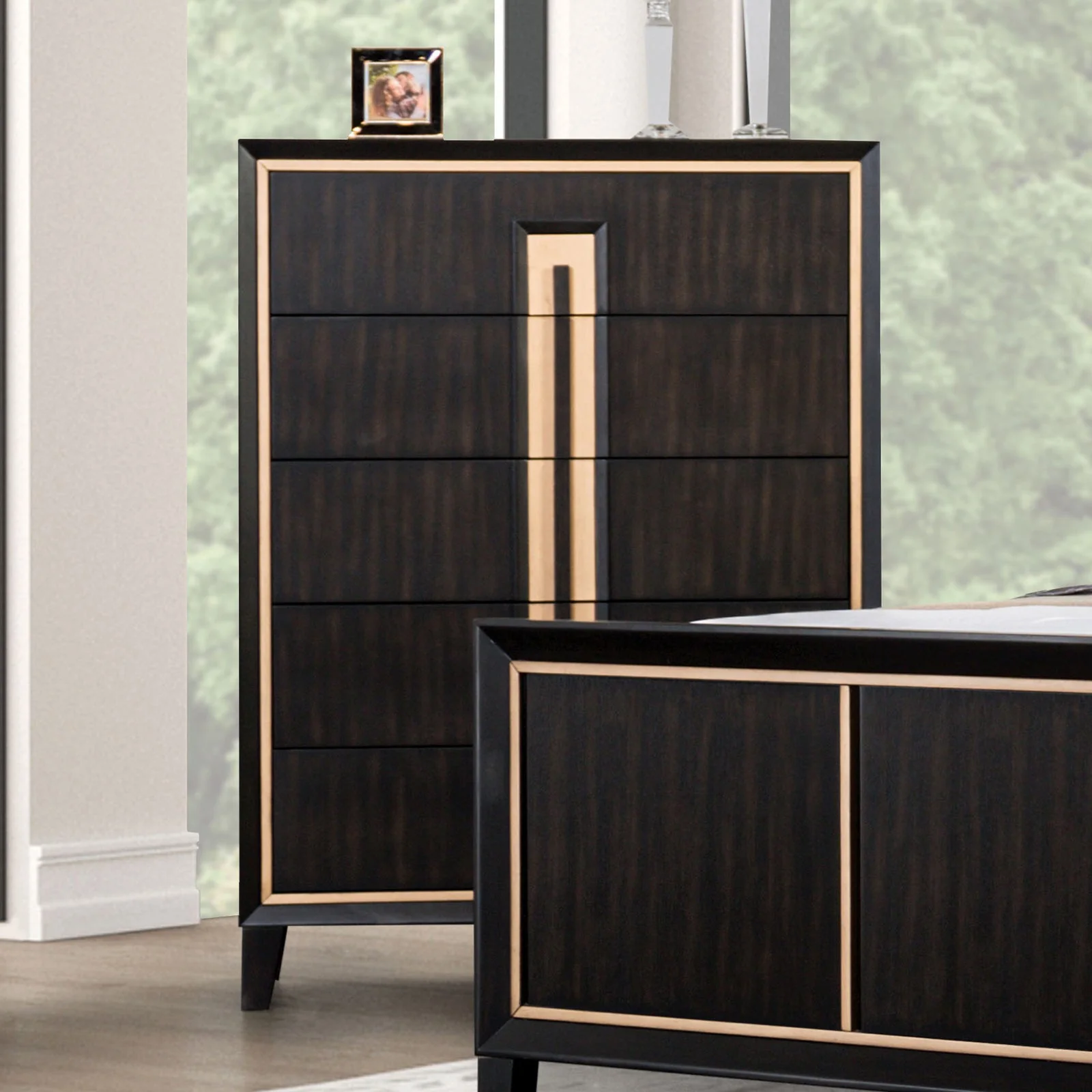 Kenyada Espresso Queen 5 Piece Bedroom Set w/Chest - Image 3
