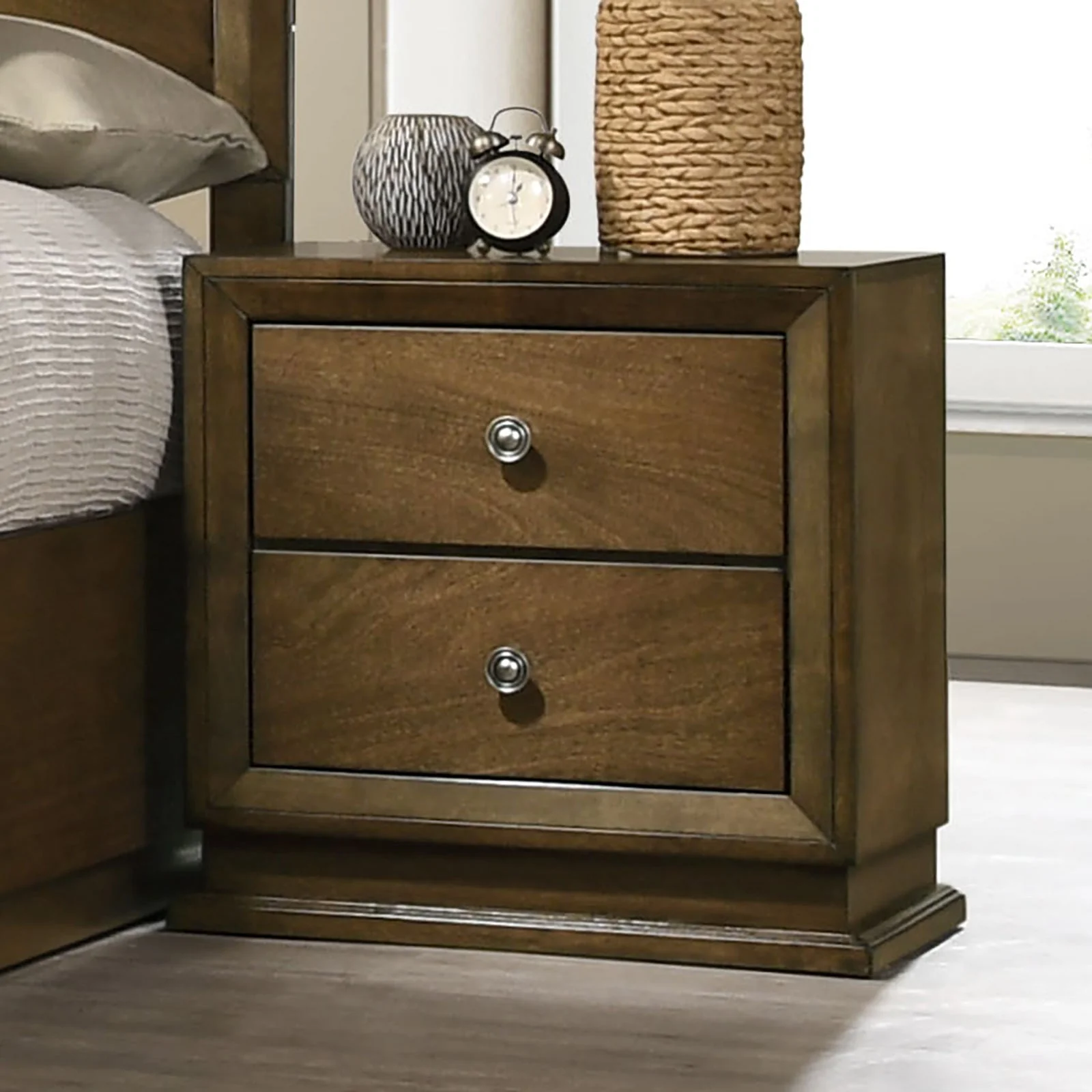 Kirkham Walnut Queen 4 Piece Bedroom Set - Image 5