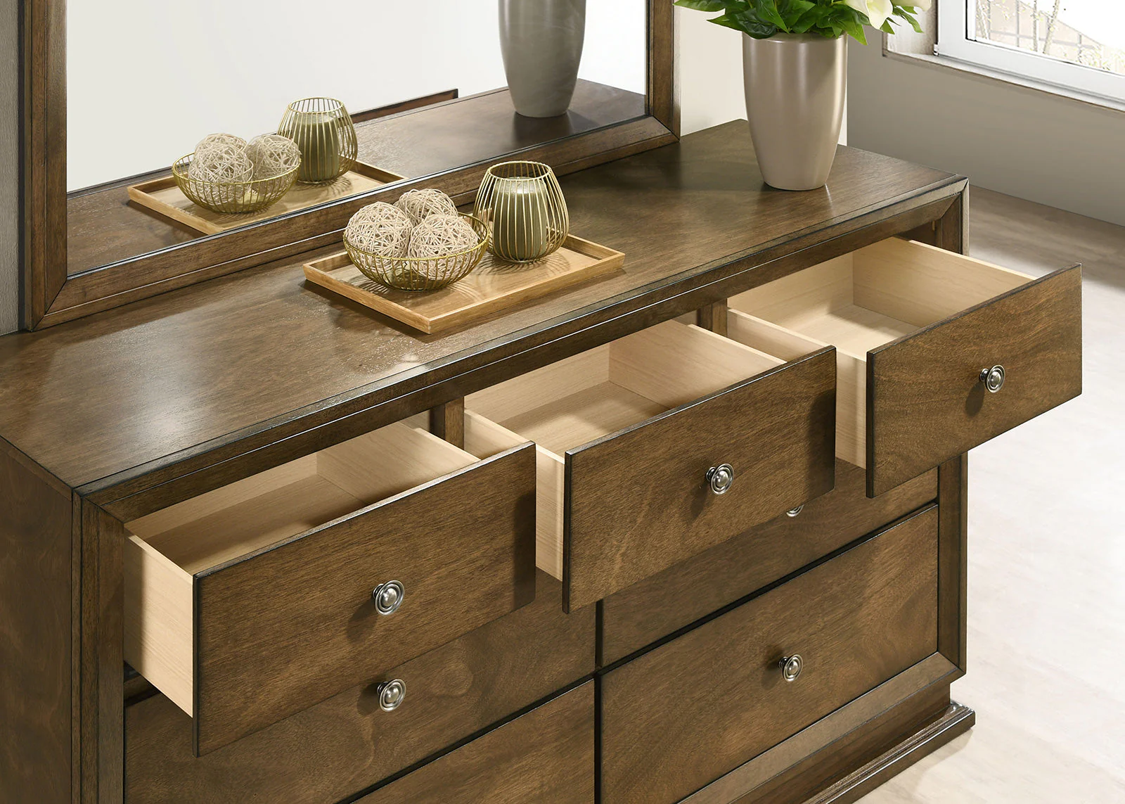 Kirkham Walnut Queen 5 Piece Bedroom Set w/Chest - Image 5