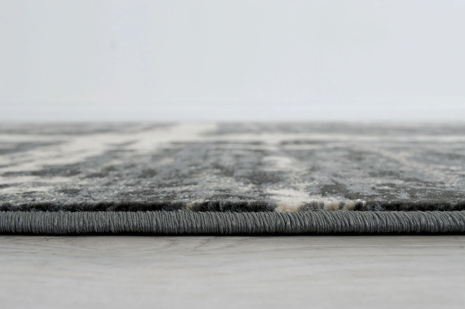 Kozlu Gray/Beige 5' X 7' Area Rug - Image 3