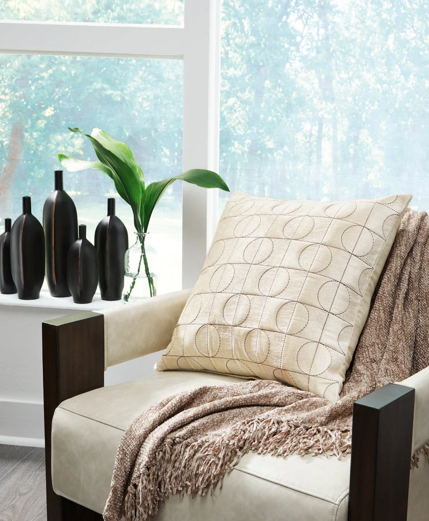 Kydner Pillow - Image 4