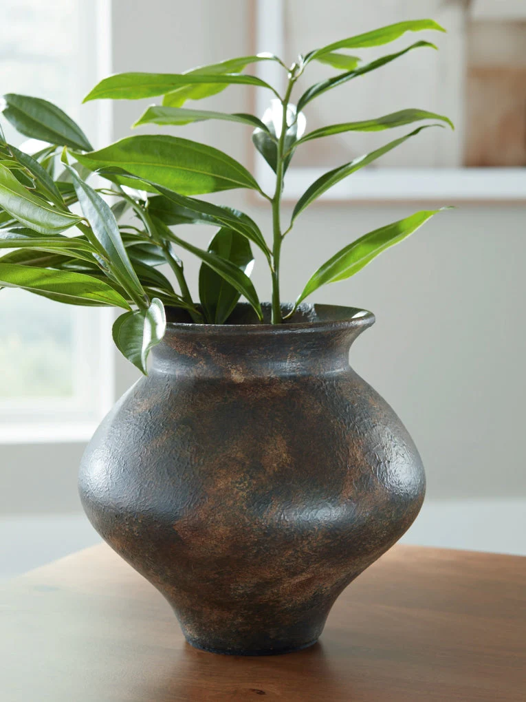 Laddlow Vase - Image 2