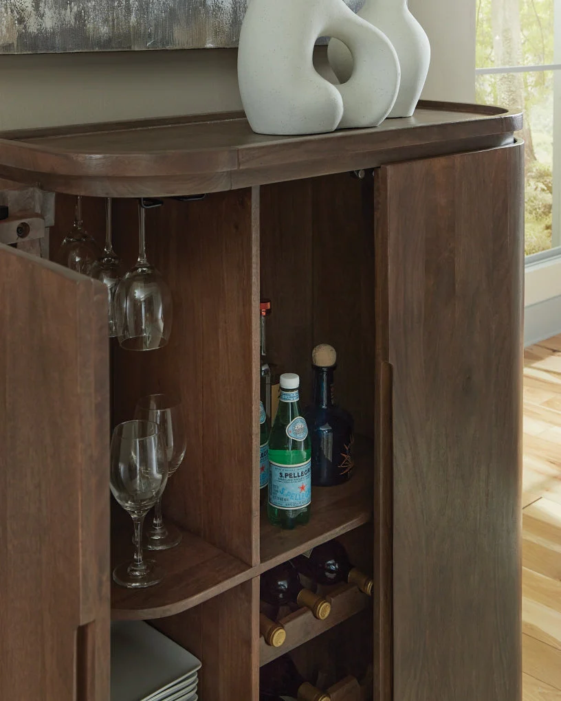 Landermont Bar Cabinet - Image 6