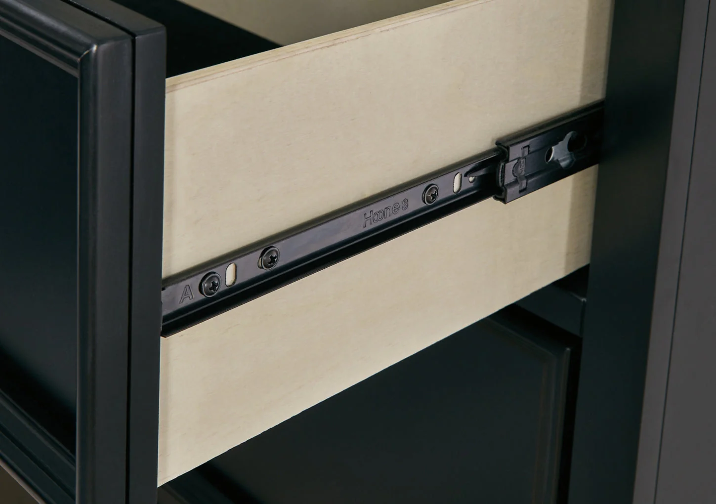 Lanolee Dresser and Mirror - Image 9