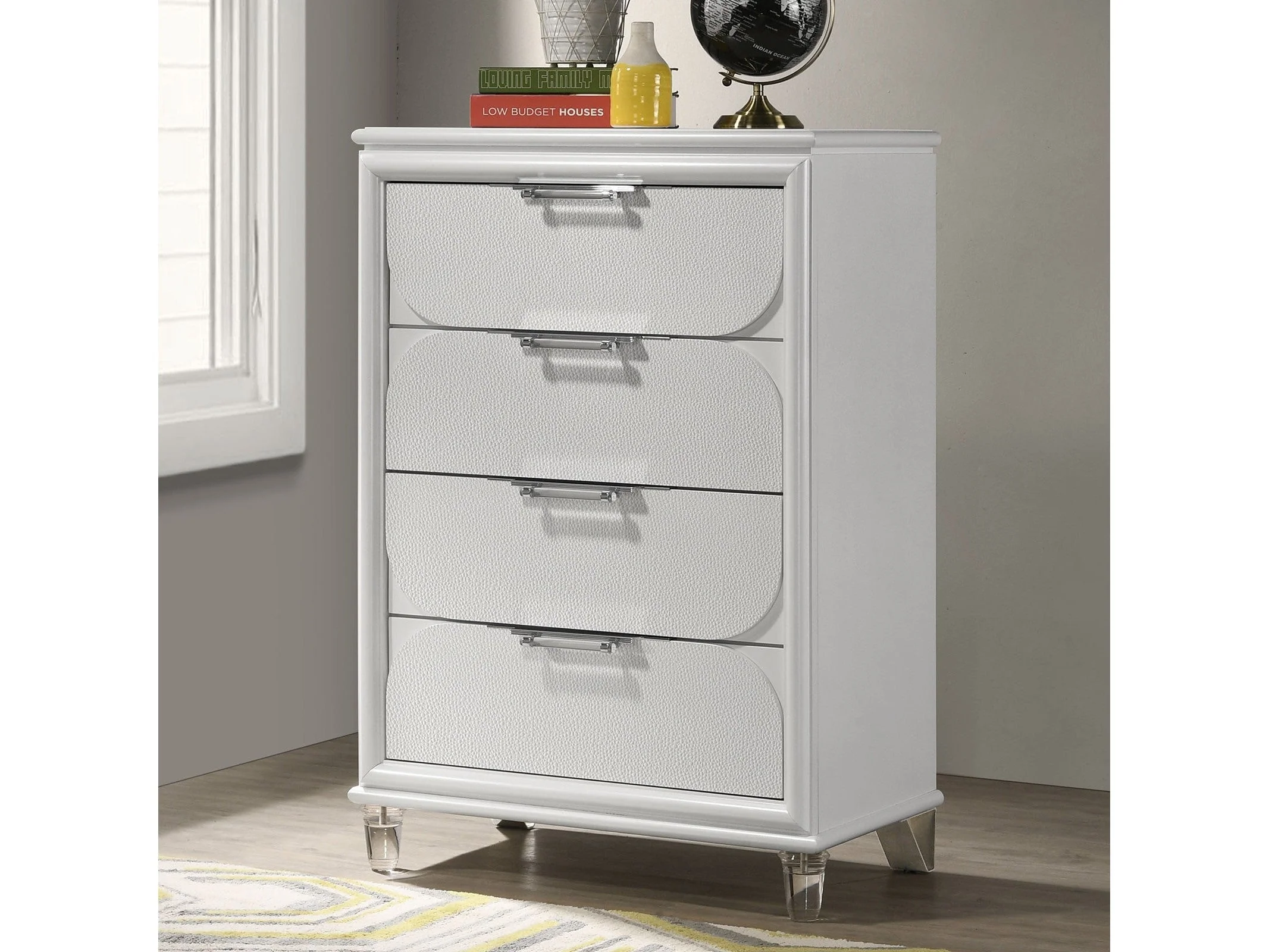 Lareina Pearl White Chest