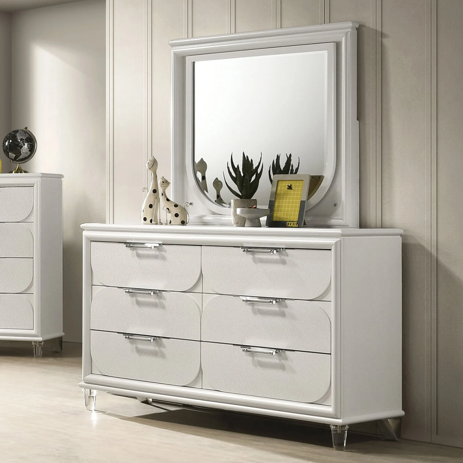 Lareina Pearl White Dresser - Image 2
