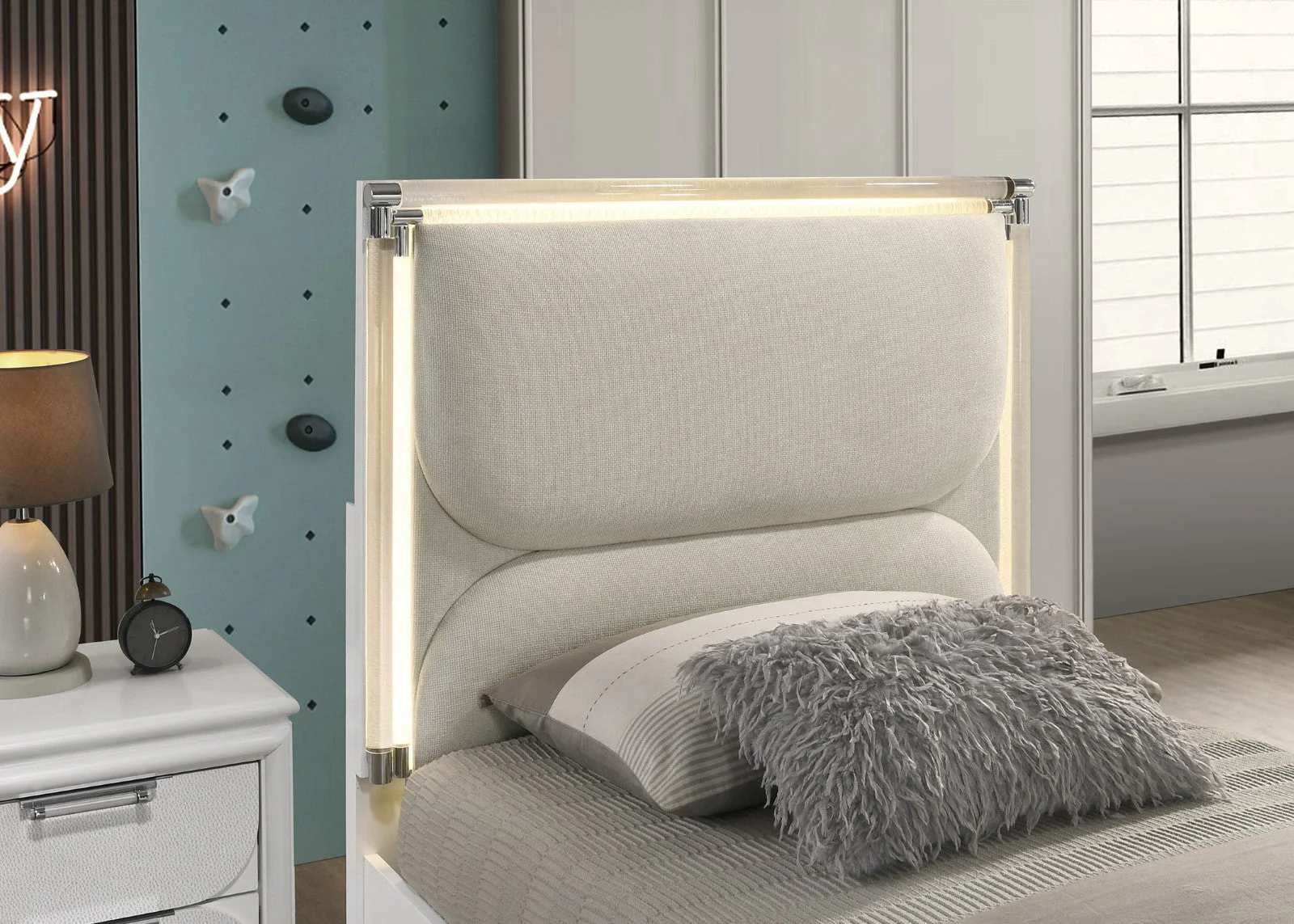 Lareina Pearl White Full 4 Piece Bedroom Set - Image 2
