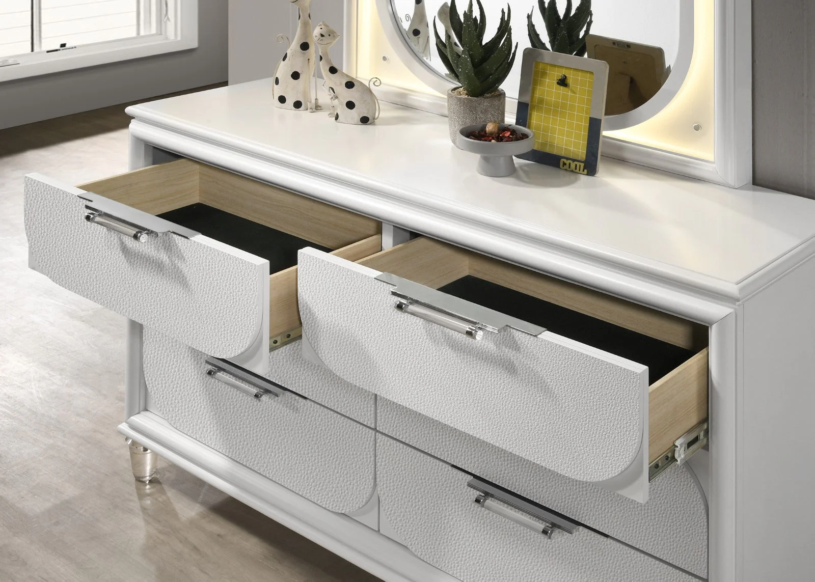Lareina Pearl White Full 4 Piece Bedroom Set - Image 7