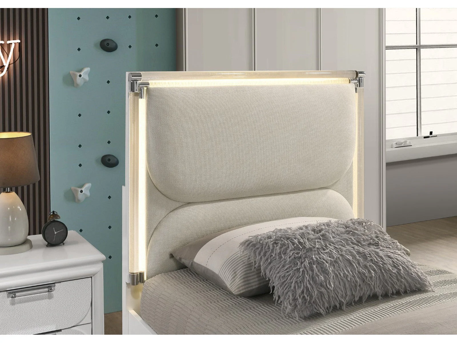 Lareina Pearl White Full Bed