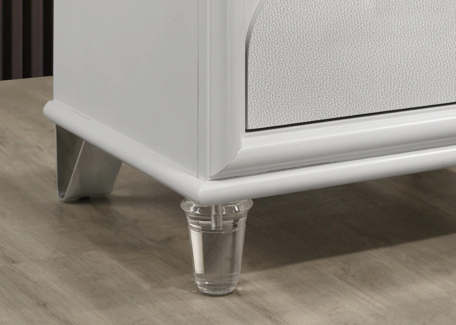 Lareina Pearl White Nightstand - Image 3