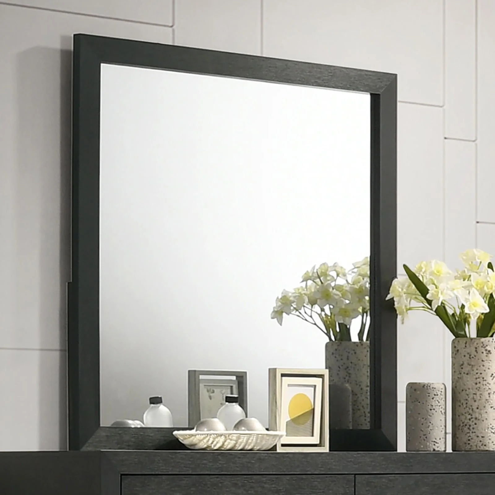 Latimer Black Queen 5 Piece Bedroom Set w/Chest - Image 5