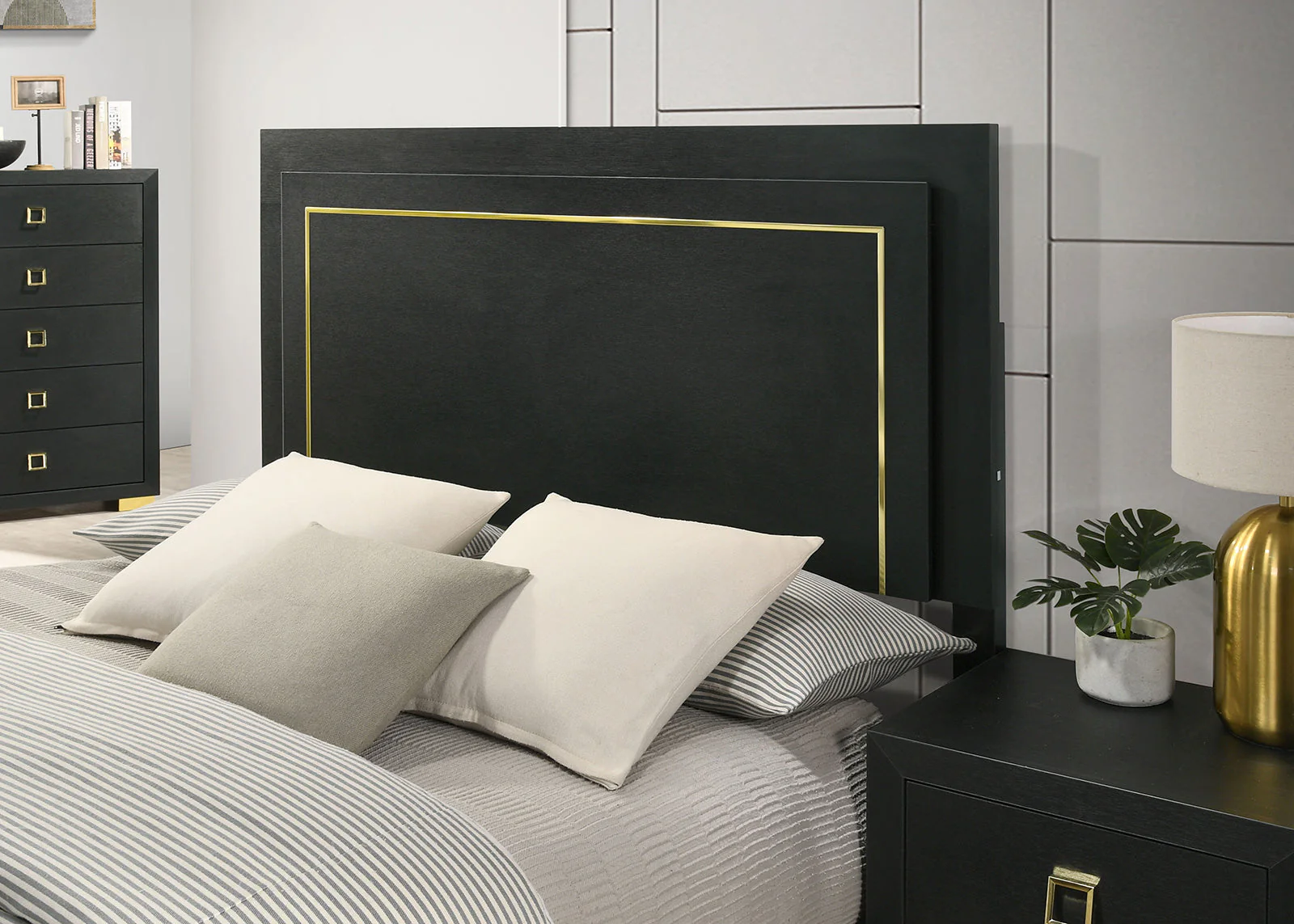 Latimer Black Queen Bed - Image 2