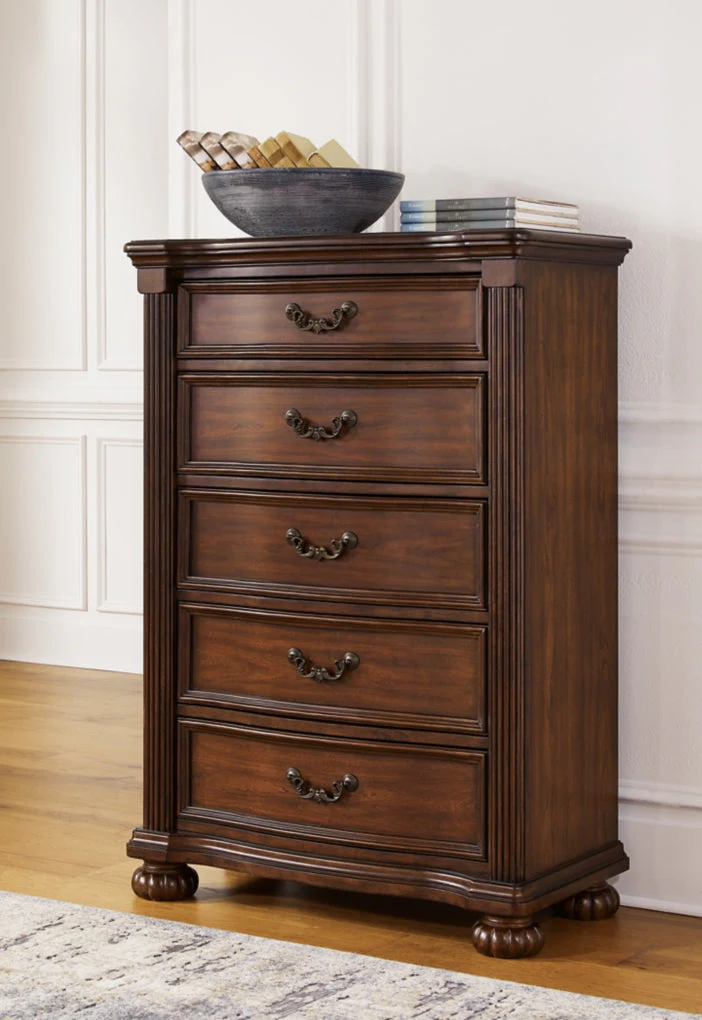 Lavinton Dresser & Chest - Image 4
