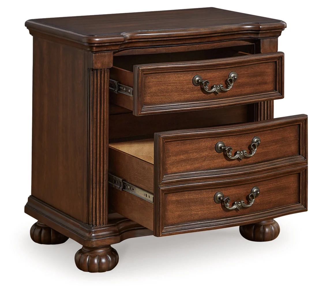 Lavinton Three Drawer Night Stand - Image 3