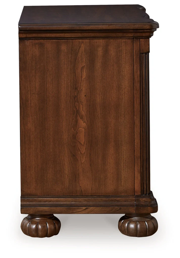 Lavinton Three Drawer Night Stand - Image 5