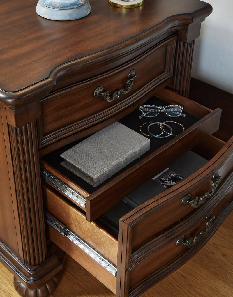 Lavinton Three Drawer Night Stand - Image 7
