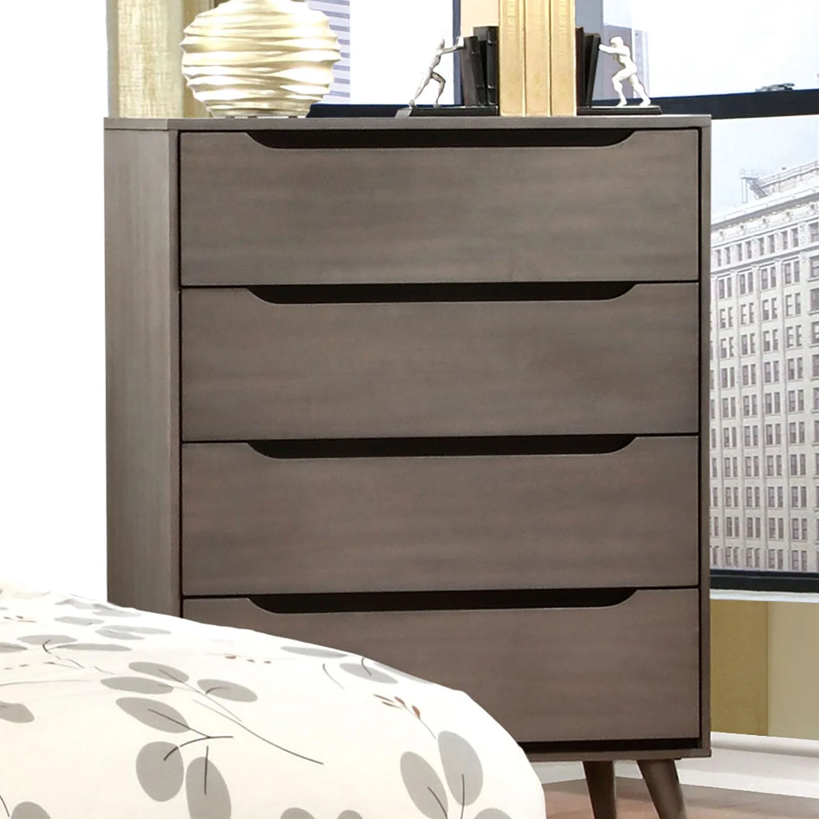 Lennart Gray 5 Pc. Queen Bedroom Set w/ Chest - Image 3