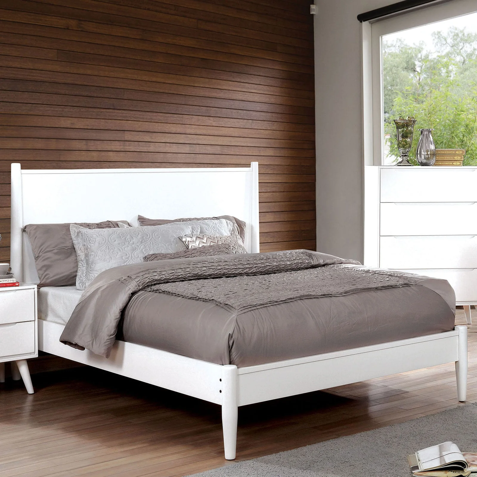 Lennart White 5 Pc. Queen Bedroom Set w/ Chest - Image 2