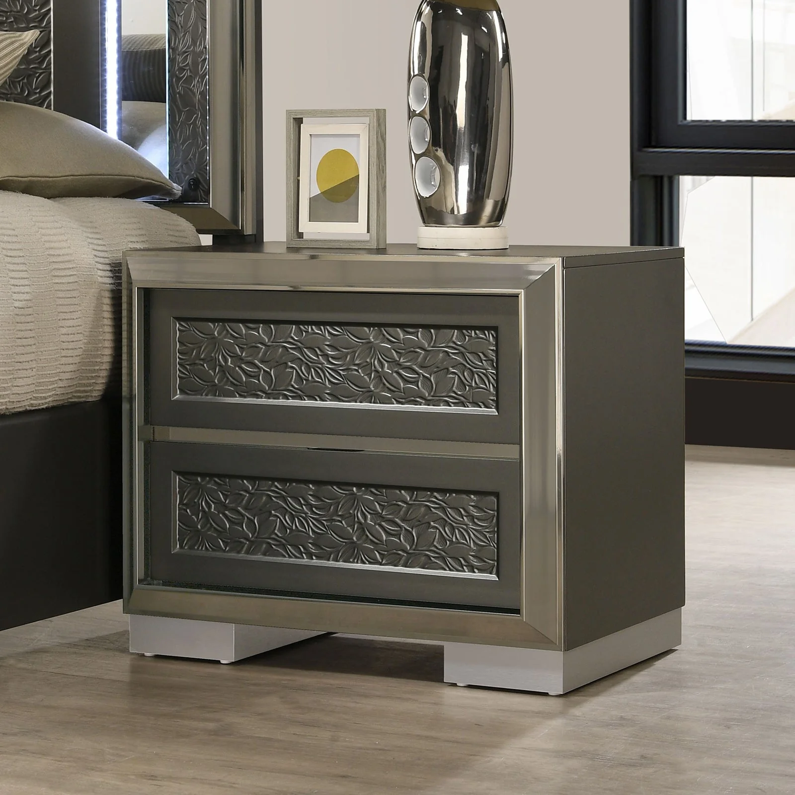 Leyland Dark Gray Queen 4 Piece Bedroom Set - Image 3